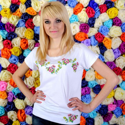 Embroidered t-shirt "Patent Apple Blossom on White"